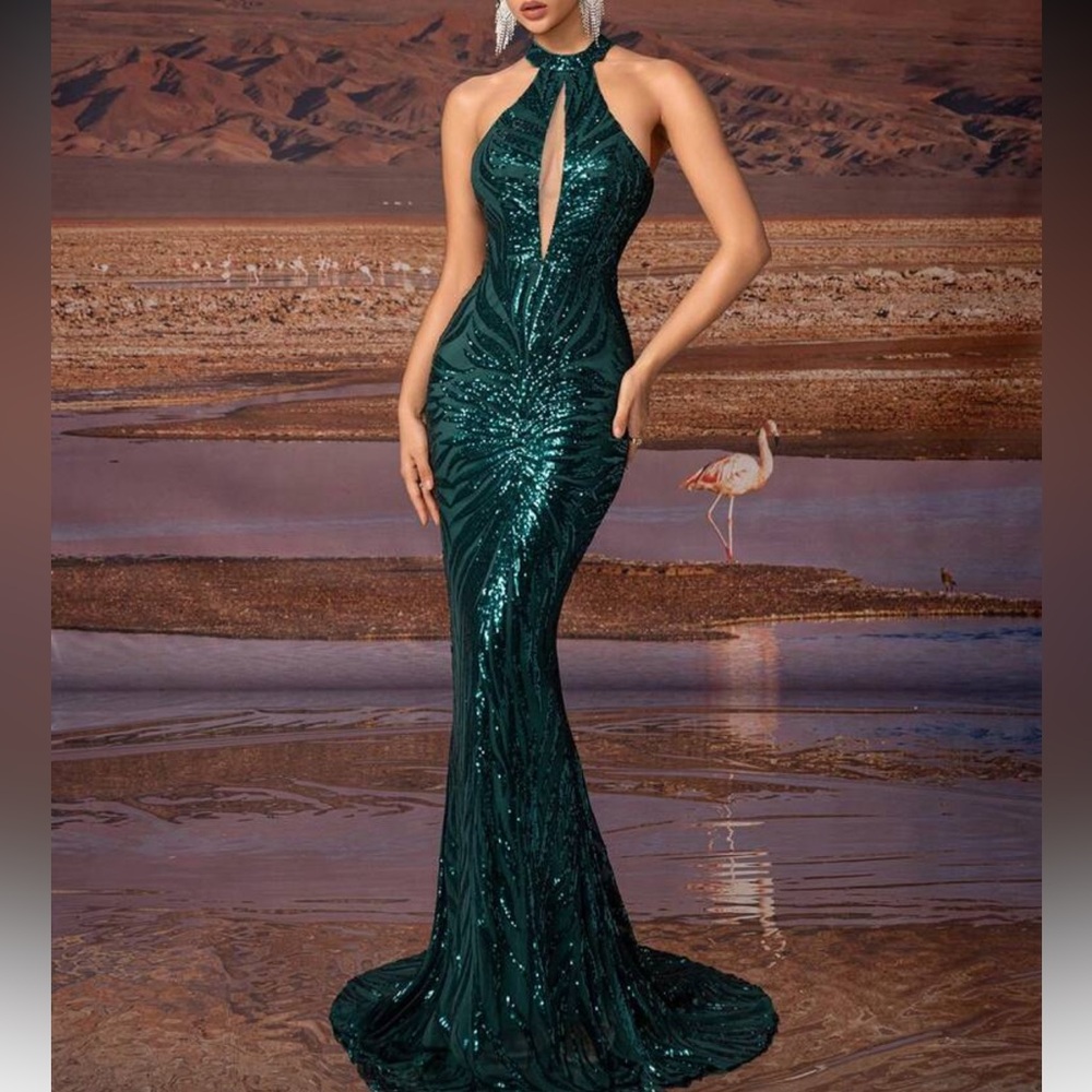 Elegant Green Sequin Halter Dress